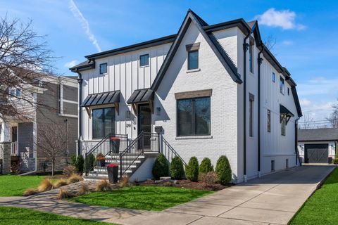 Photo of 216 S Evergreen Avenue, Arlington Heights, IL 60005 (MLS # 12629513)