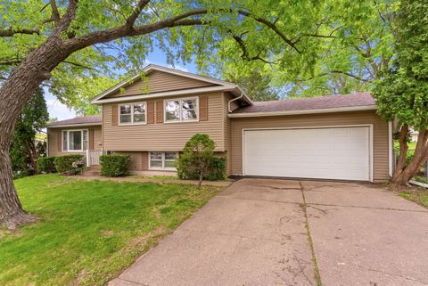 Tiny photo for 4711 Scott Street, Davenport, IA 52806 (MLS # 12639866)