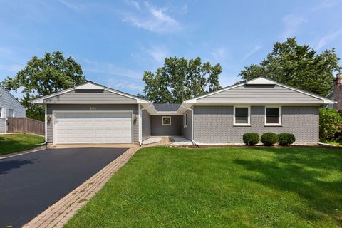 Tiny photo for 650 Twisted Oak Lane, Buffalo Grove, IL 60089 (MLS # 12731802)