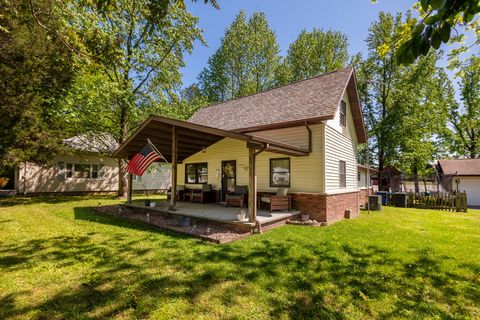 818 W Saint Louis Street West Frankfort IL 62896