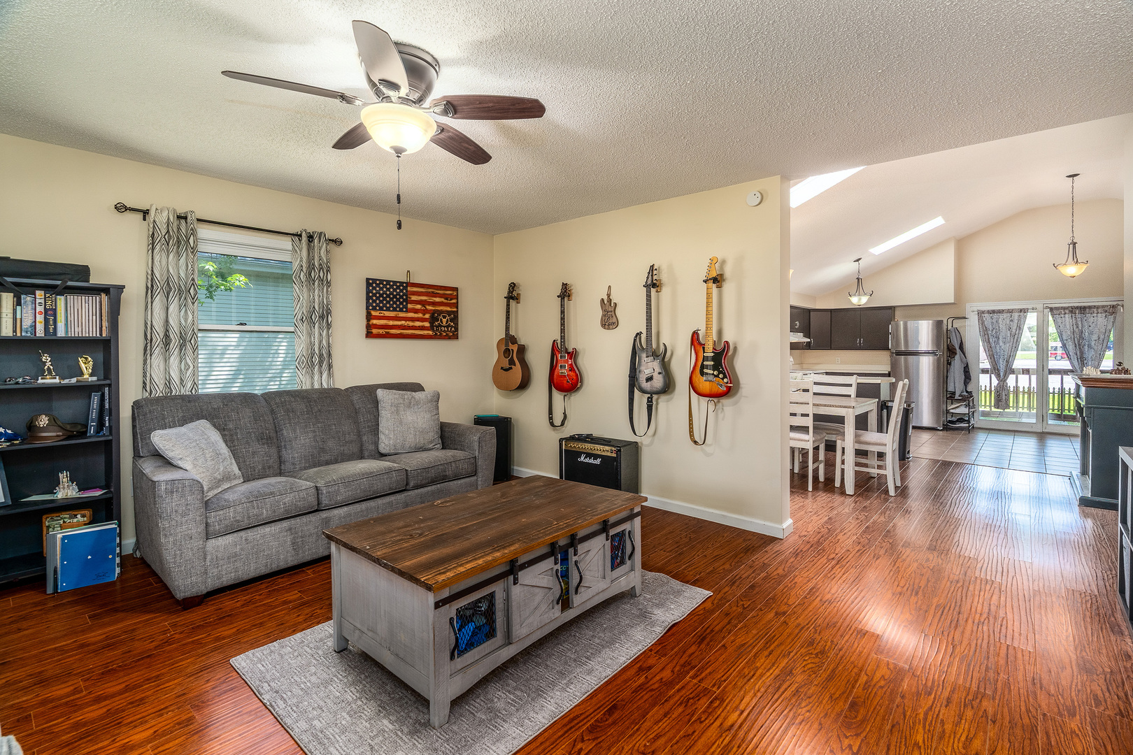 818 W Saint Louis Street