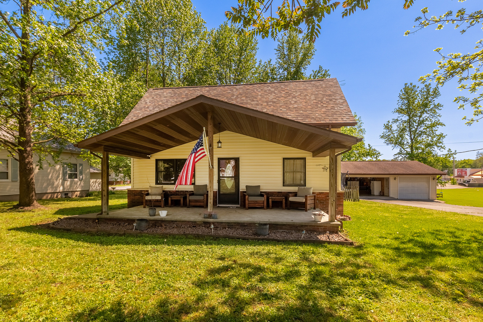 818 W Saint Louis Street