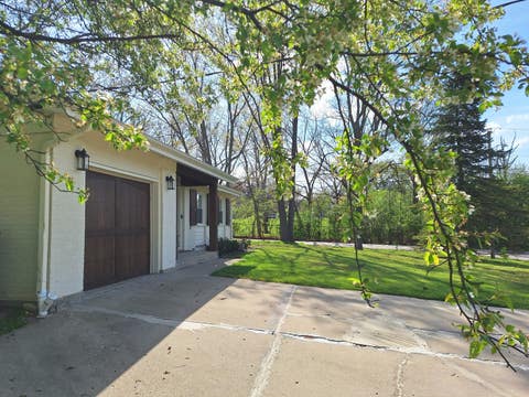 Tiny photo for 227 Juneway Terrace, Lake Bluff, IL 60044 (MLS # 12637270)