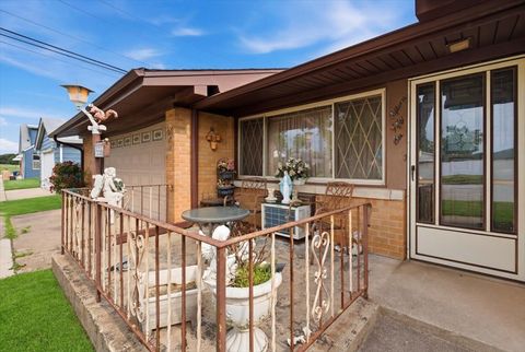 Tiny photo for 1556 Heidorn Avenue, Westchester, IL 60154 (MLS # 12687075)