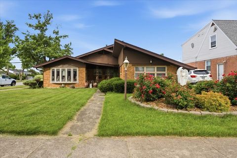 Photo of 1556 Heidorn Avenue, Westchester, IL 60154 (MLS # 12687075)