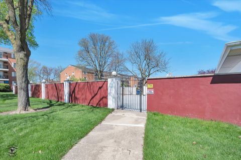 Tiny photo for 1050 N Farnsworth Avenue #301, Aurora, IL 60505 (MLS # 12628935)