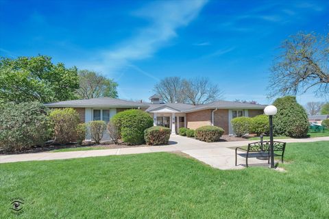 Tiny photo for 1050 N Farnsworth Avenue #301, Aurora, IL 60505 (MLS # 12628935)