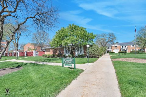 Tiny photo for 1050 N Farnsworth Avenue #301, Aurora, IL 60505 (MLS # 12628935)