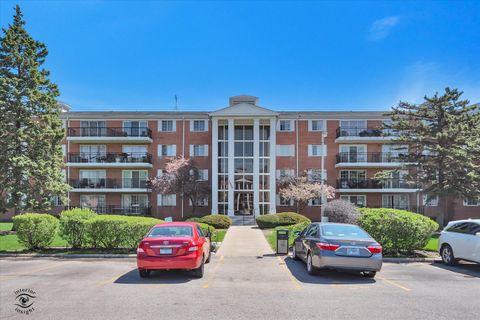 Tiny photo for 1050 N Farnsworth Avenue #301, Aurora, IL 60505 (MLS # 12628935)