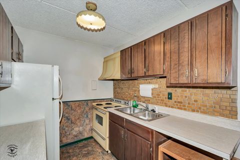 Tiny photo for 1050 N Farnsworth Avenue #301, Aurora, IL 60505 (MLS # 12628935)