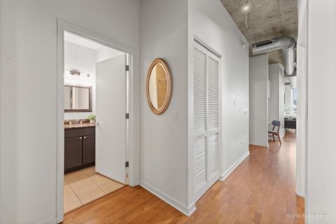 Tiny photo for 700 N Larrabee Street #1811, Chicago, IL 60654 (MLS # 12625468)