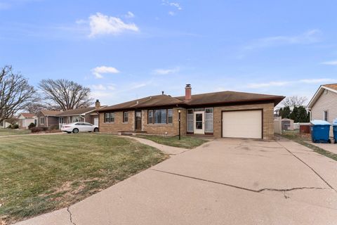 Tiny photo for 608 29th Avenue, EastMoline, IL 61244 (MLS # 100000277)