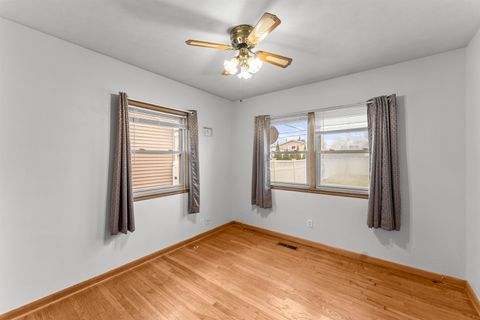 Tiny photo for 608 29th Avenue, EastMoline, IL 61244 (MLS # 100000277)