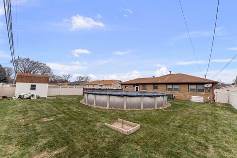 Tiny photo for 608 29th Avenue, EastMoline, IL 61244 (MLS # 100000277)