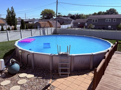 Tiny photo for 608 29th Avenue, EastMoline, IL 61244 (MLS # 100000277)