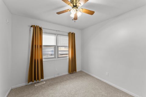 Tiny photo for 608 29th Avenue, EastMoline, IL 61244 (MLS # 100000277)