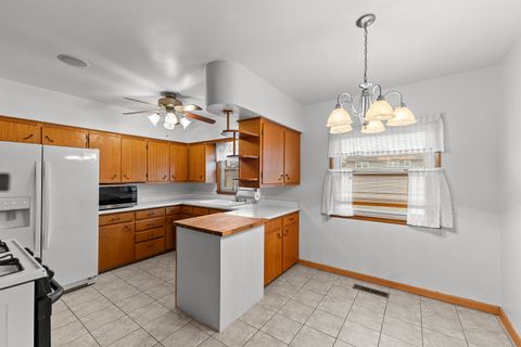 Tiny photo for 608 29th Avenue, EastMoline, IL 61244 (MLS # 100000277)