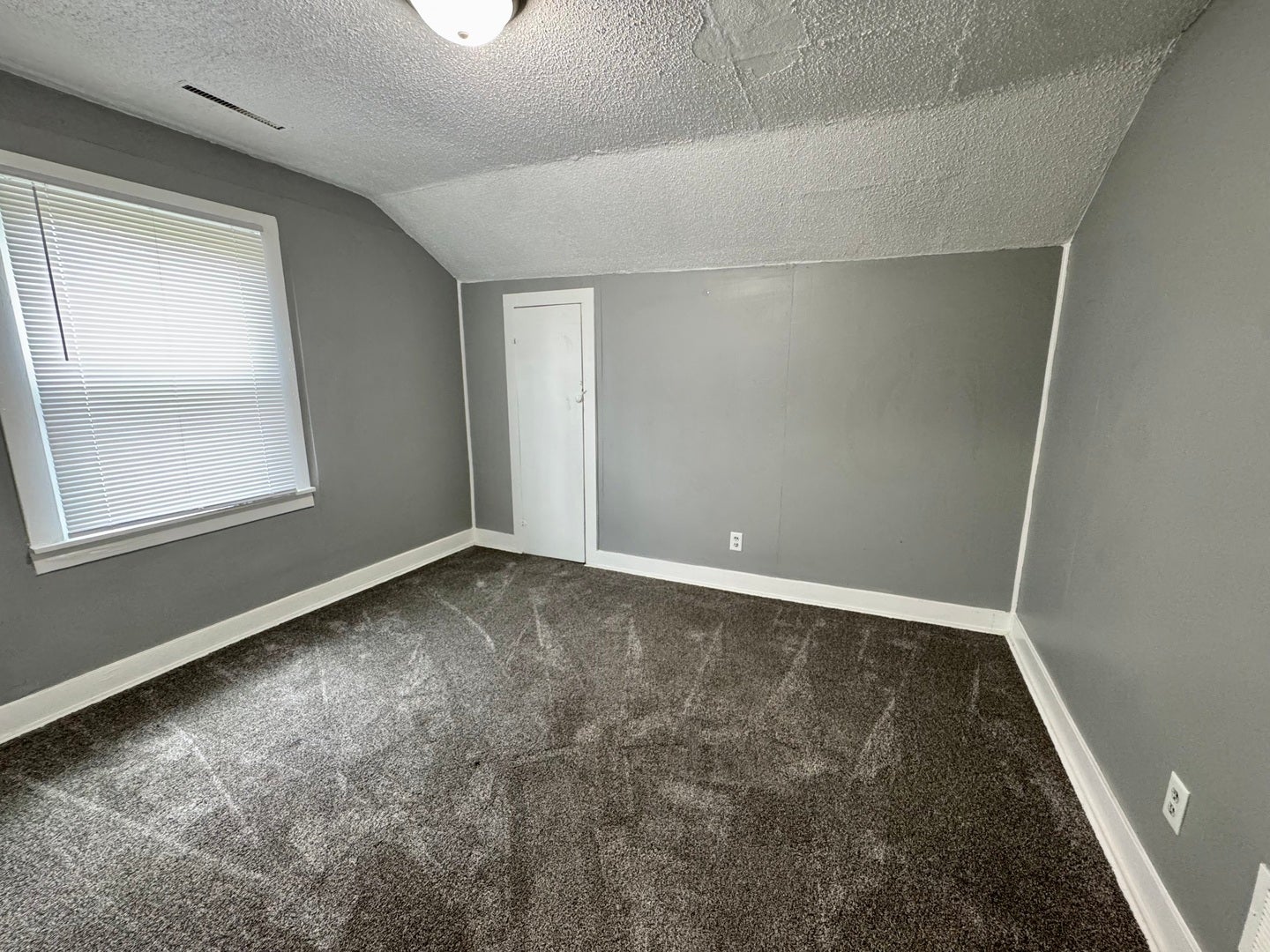 3032 1/2 INDIAN Road 0