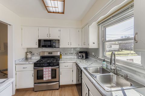 Tiny photo for 250 N Fairlawn Avenue, Mundelein, IL 60060 (MLS # 12510538)