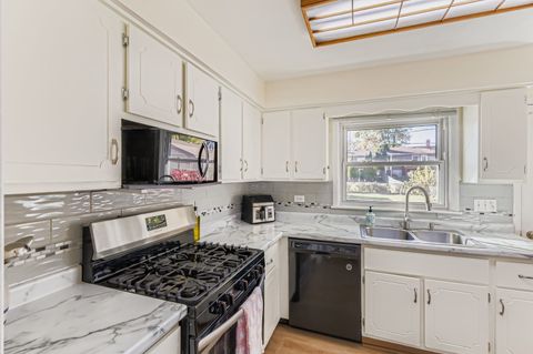 Tiny photo for 250 N Fairlawn Avenue, Mundelein, IL 60060 (MLS # 12510538)