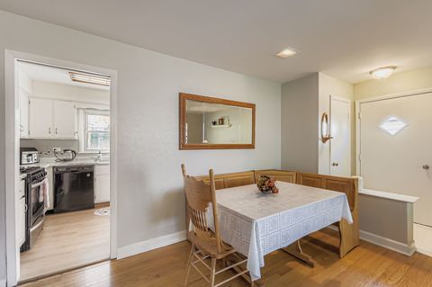 Tiny photo for 250 N Fairlawn Avenue, Mundelein, IL 60060 (MLS # 12510538)