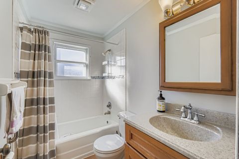 Tiny photo for 250 N Fairlawn Avenue, Mundelein, IL 60060 (MLS # 12510538)