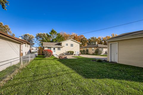 Tiny photo for 250 N Fairlawn Avenue, Mundelein, IL 60060 (MLS # 12510538)