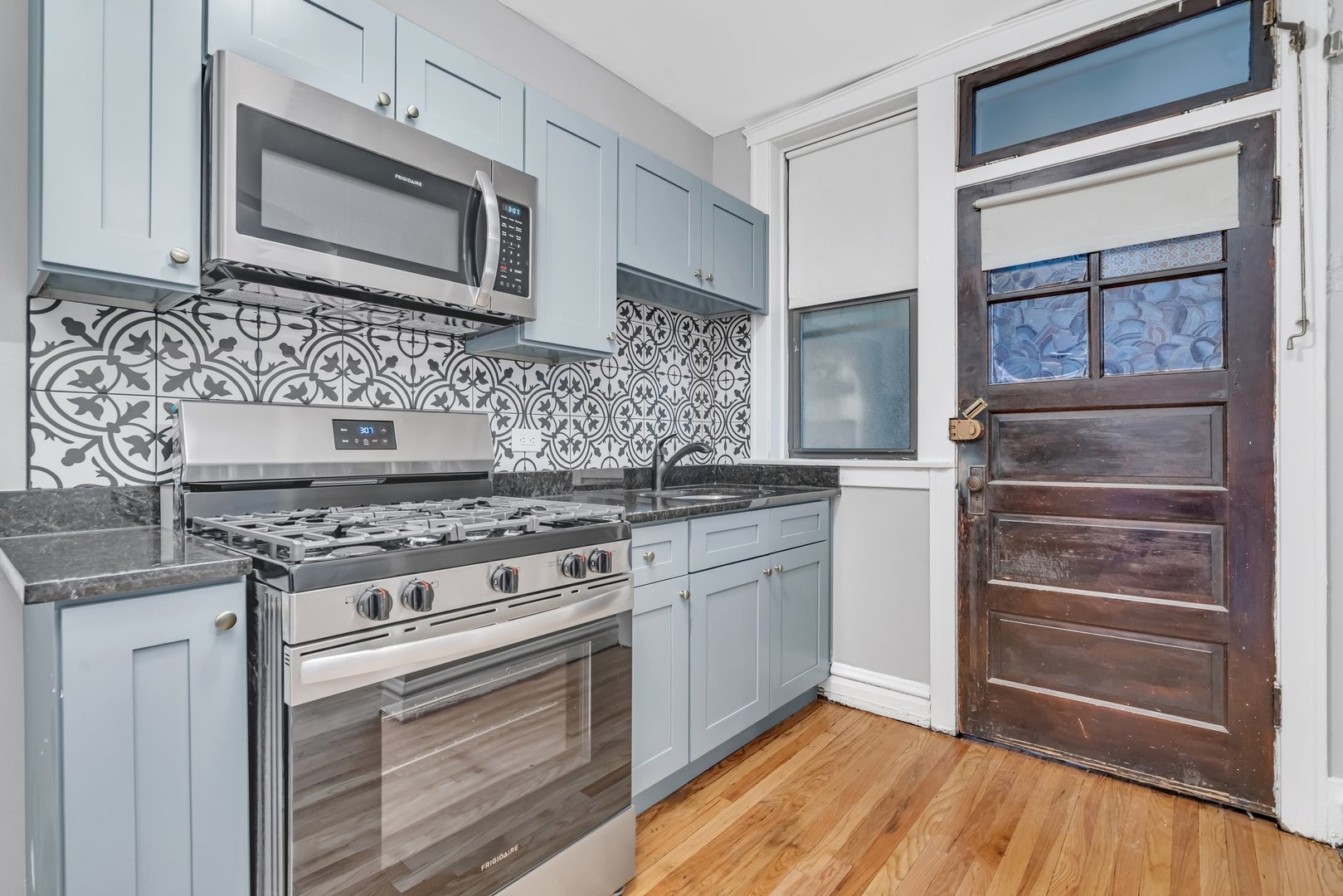 321 W Calendar Avenue 1E