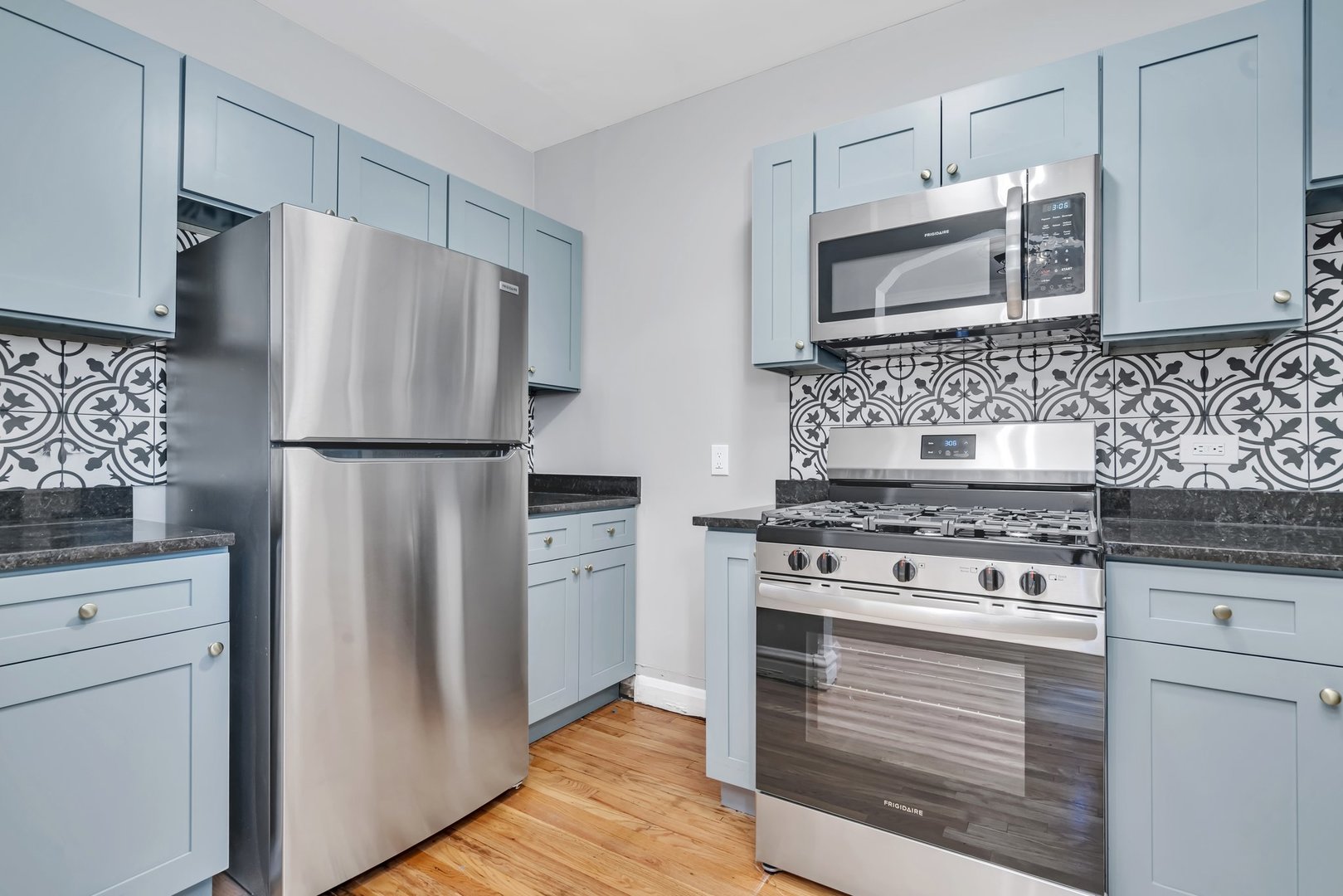 321 W Calendar Avenue 1E