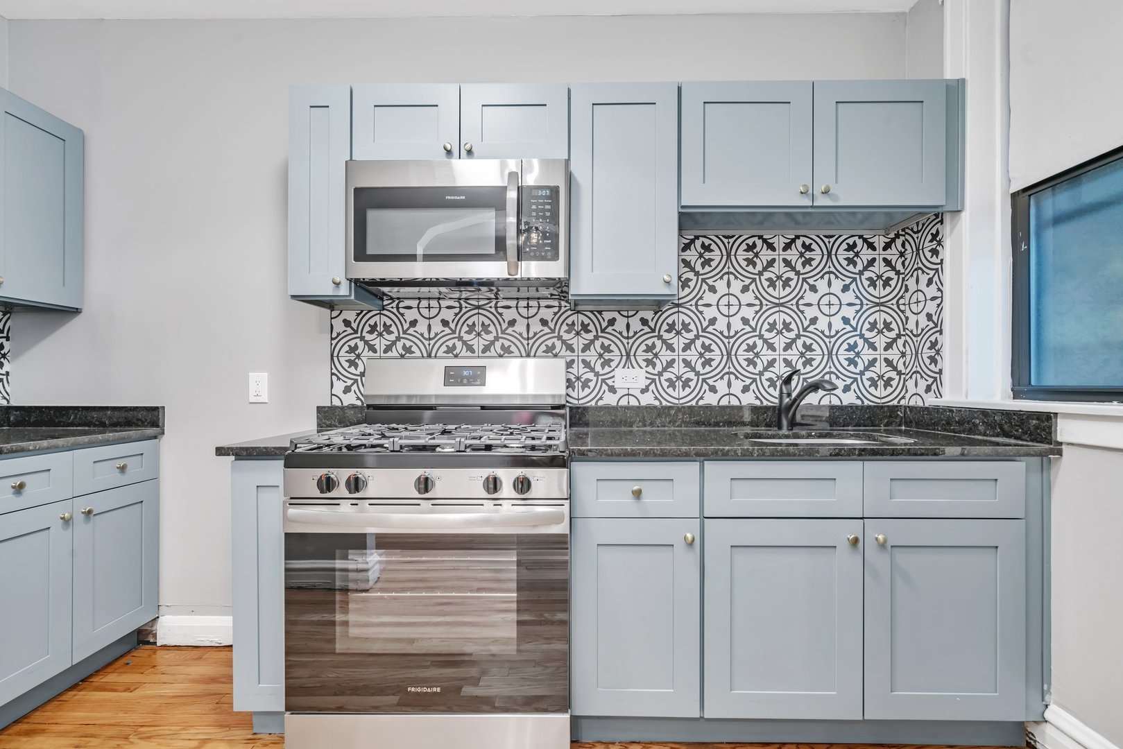 321 W Calendar Avenue 1E