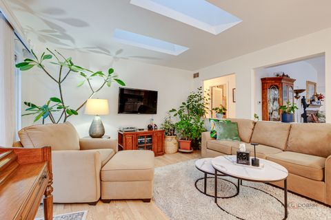 Tiny photo for 686 Grosse Pointe Circle, Vernon Hills, IL 60061 (MLS # 12527451)