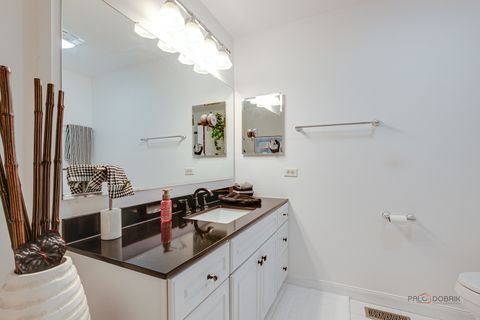 Tiny photo for 686 Grosse Pointe Circle, Vernon Hills, IL 60061 (MLS # 12527451)