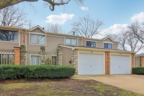 Photo of 105 W Dover Drive, Mount Prospect, IL 60056 (MLS # 12722025)