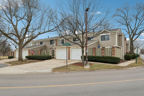 Tiny photo for 105 W Dover Drive, Mount Prospect, IL 60056 (MLS # 12722025)