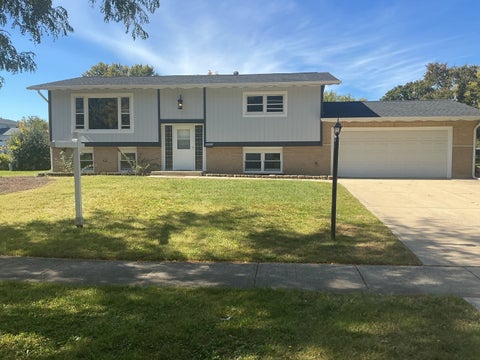 Photo of 731 Claremont Drive, Downers Grove, IL 60516 (MLS # 12777980)