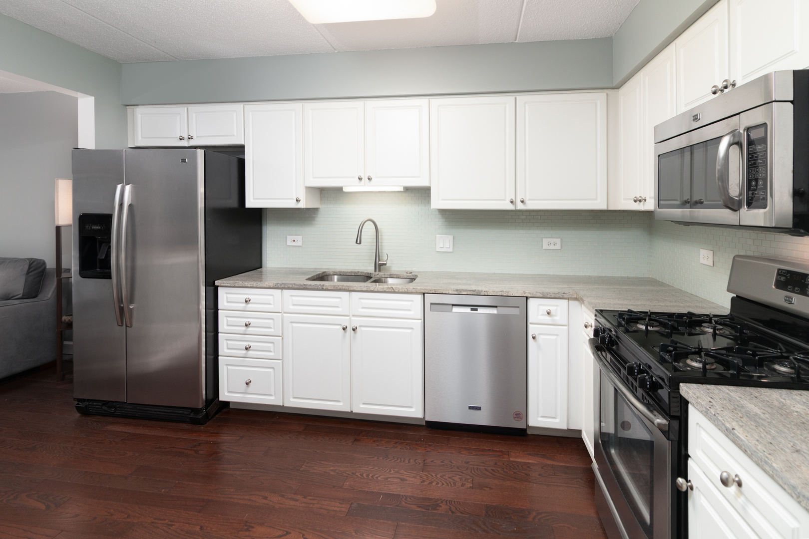 7071 W Touhy Avenue 307