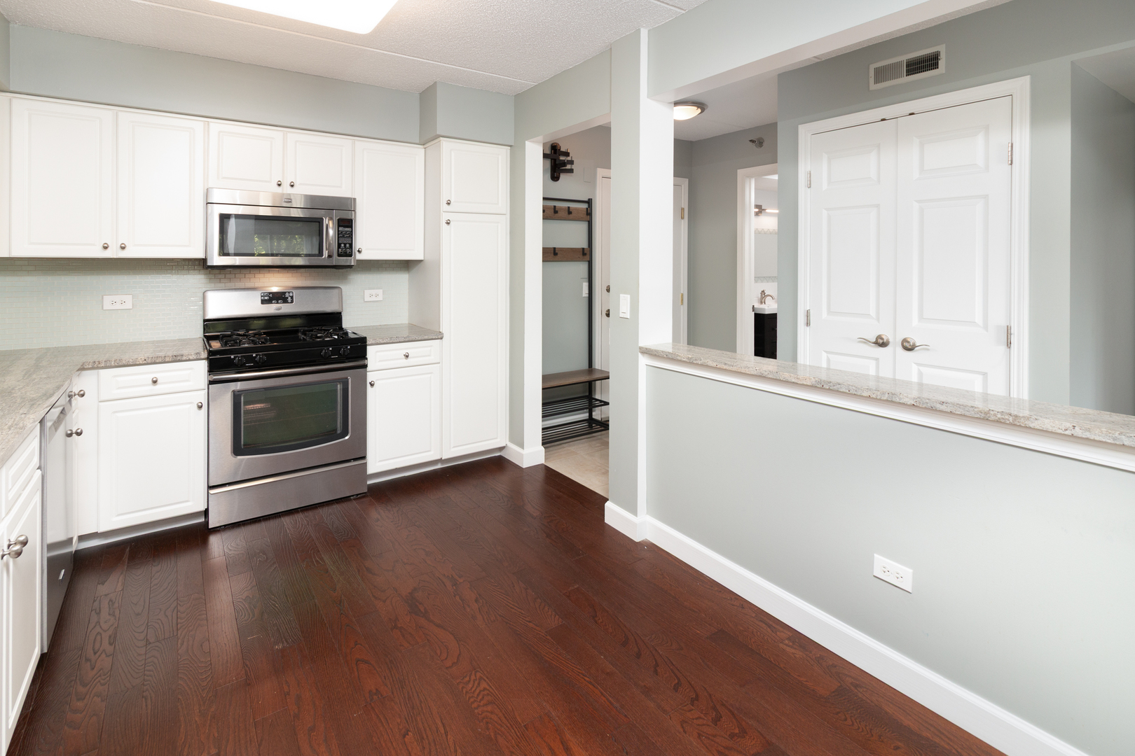 7071 W Touhy Avenue 307