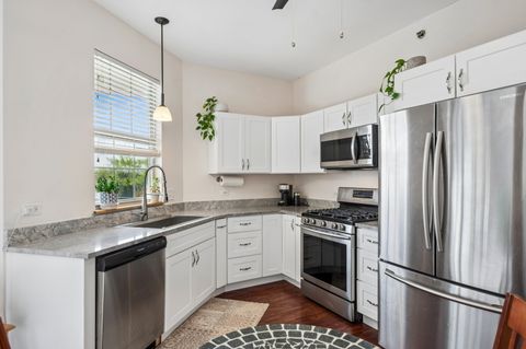 Tiny photo for 3125 Town Square Drive #405, Rolling Meadows, IL 60008 (MLS # 12623624)