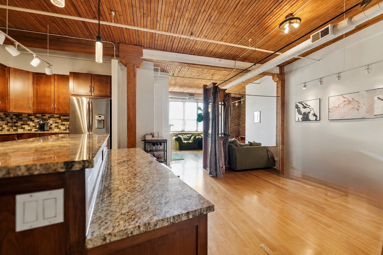 1725 W North Avenue 402