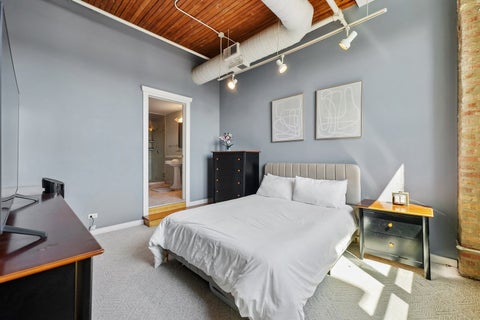 Tiny photo for 1725 W North Avenue #402, Chicago, IL 60622 (MLS # 12735341)