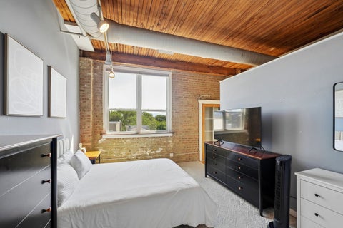 Tiny photo for 1725 W North Avenue #402, Chicago, IL 60622 (MLS # 12735341)