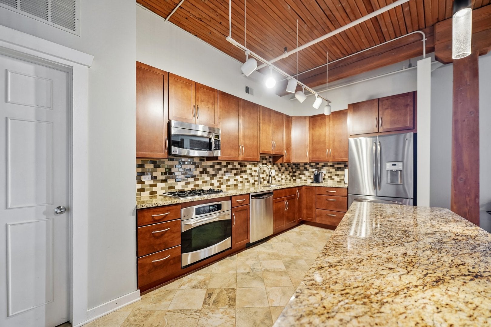 1725 W North Avenue 402