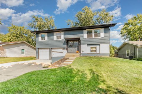 Tiny photo for 1415 N Oakmont Road, Hoffman Estates, IL 60169 (MLS # 12469206)