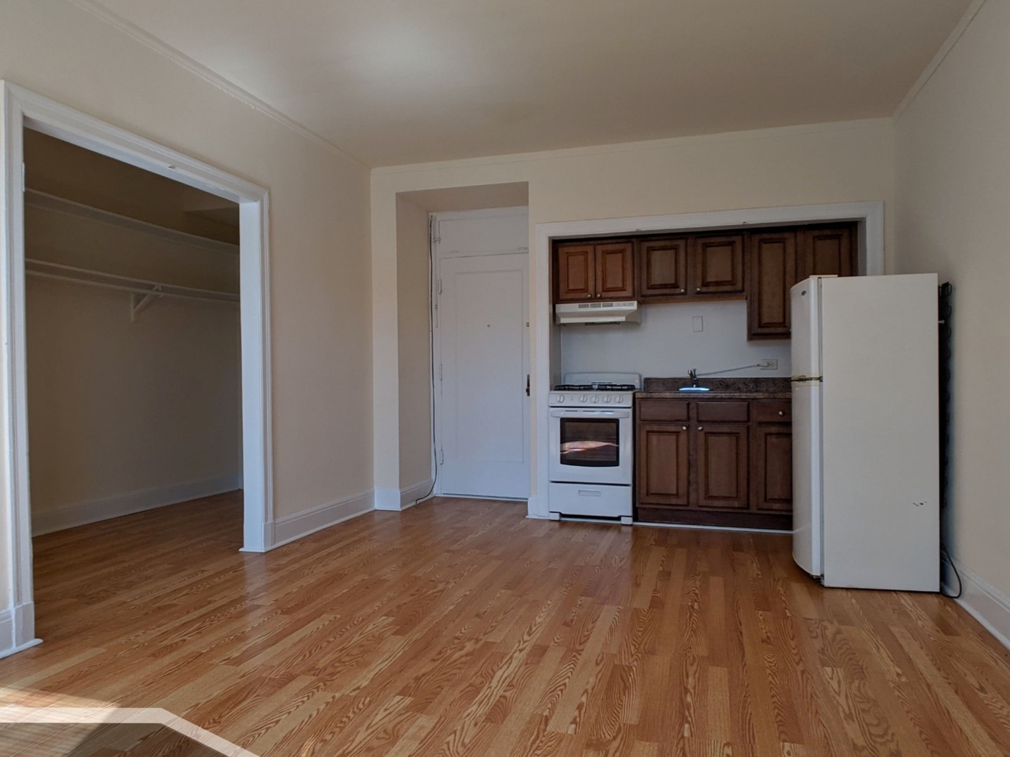 3335 W Diversey Avenue 219