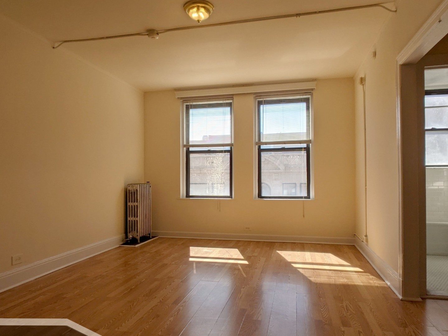 3335 W Diversey Avenue 219