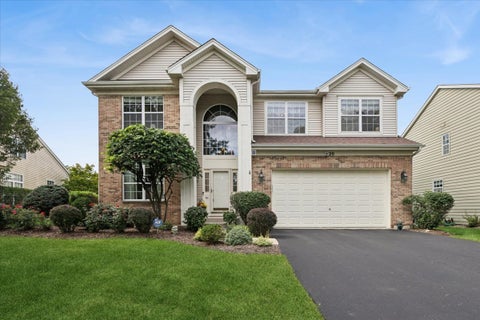 Photo of 20 Bridlepath Drive, Lindenhurst, IL 60046 (MLS # 12764072)