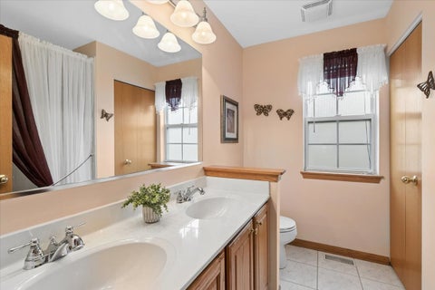 Tiny photo for 20 Bridlepath Drive, Lindenhurst, IL 60046 (MLS # 12764072)