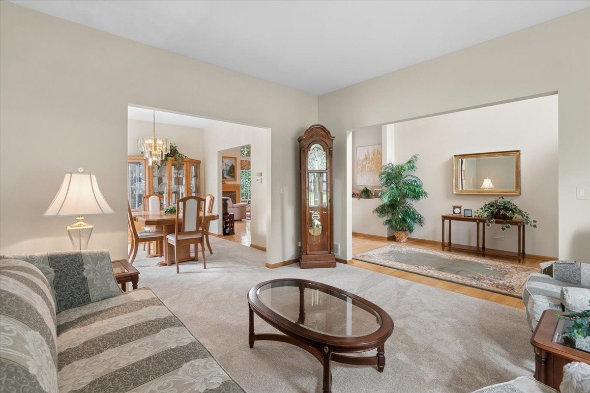 20 Bridlepath Drive