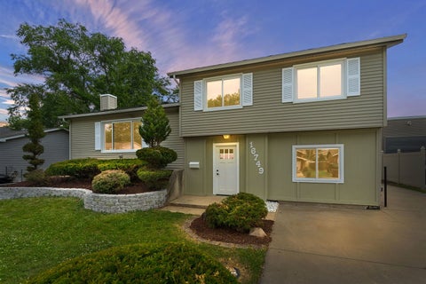 Photo of 16749 Meadowdale Drive, Oak Forest, IL 60452 (MLS # 12711220)