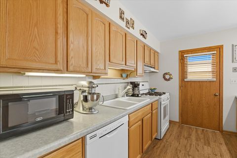 Tiny photo for 851 Glenview Avenue, Mundelein, IL 60060 (MLS # 12567656)